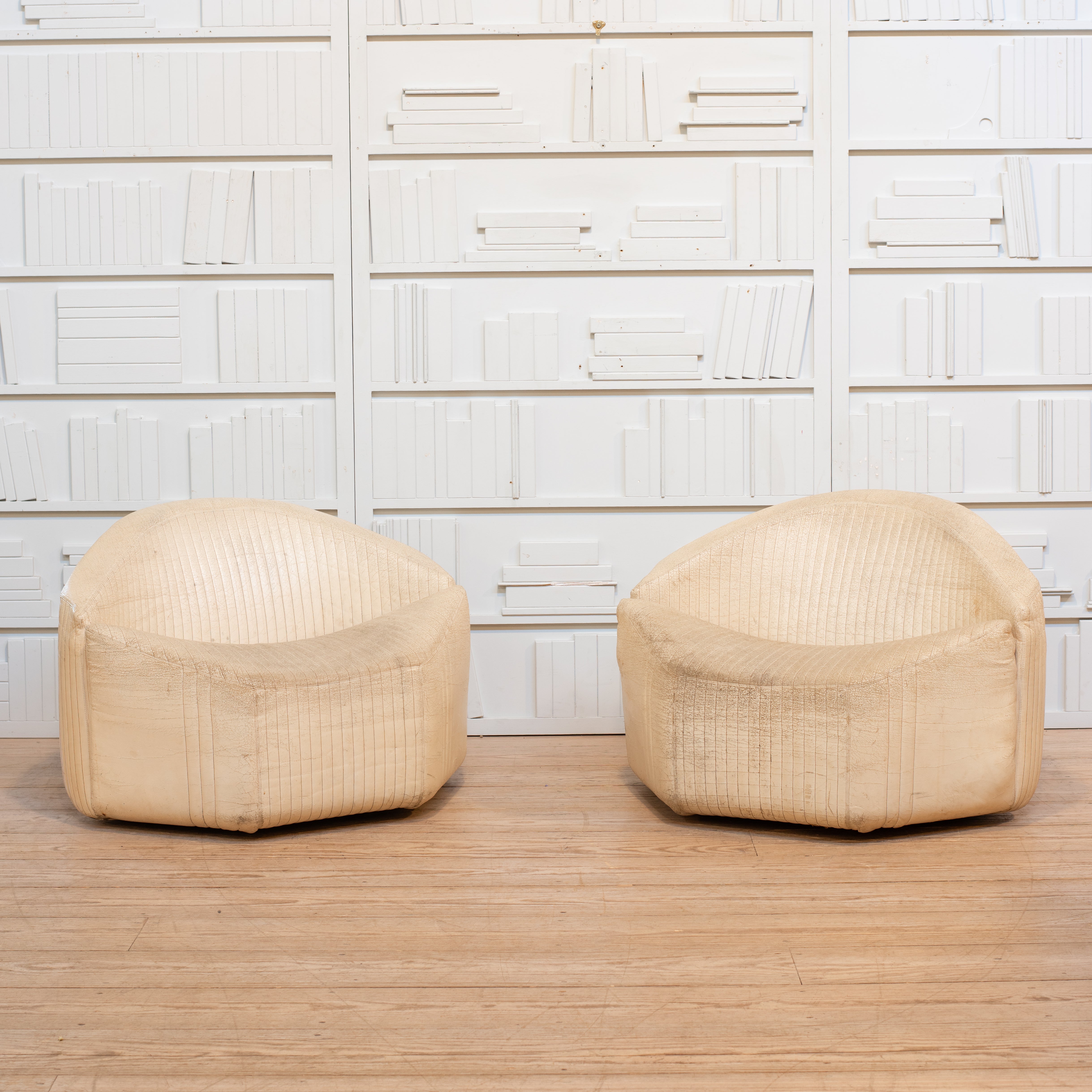 Pair of Model P64 Chairs by Giovanni Offredi for Saporiti, Italy