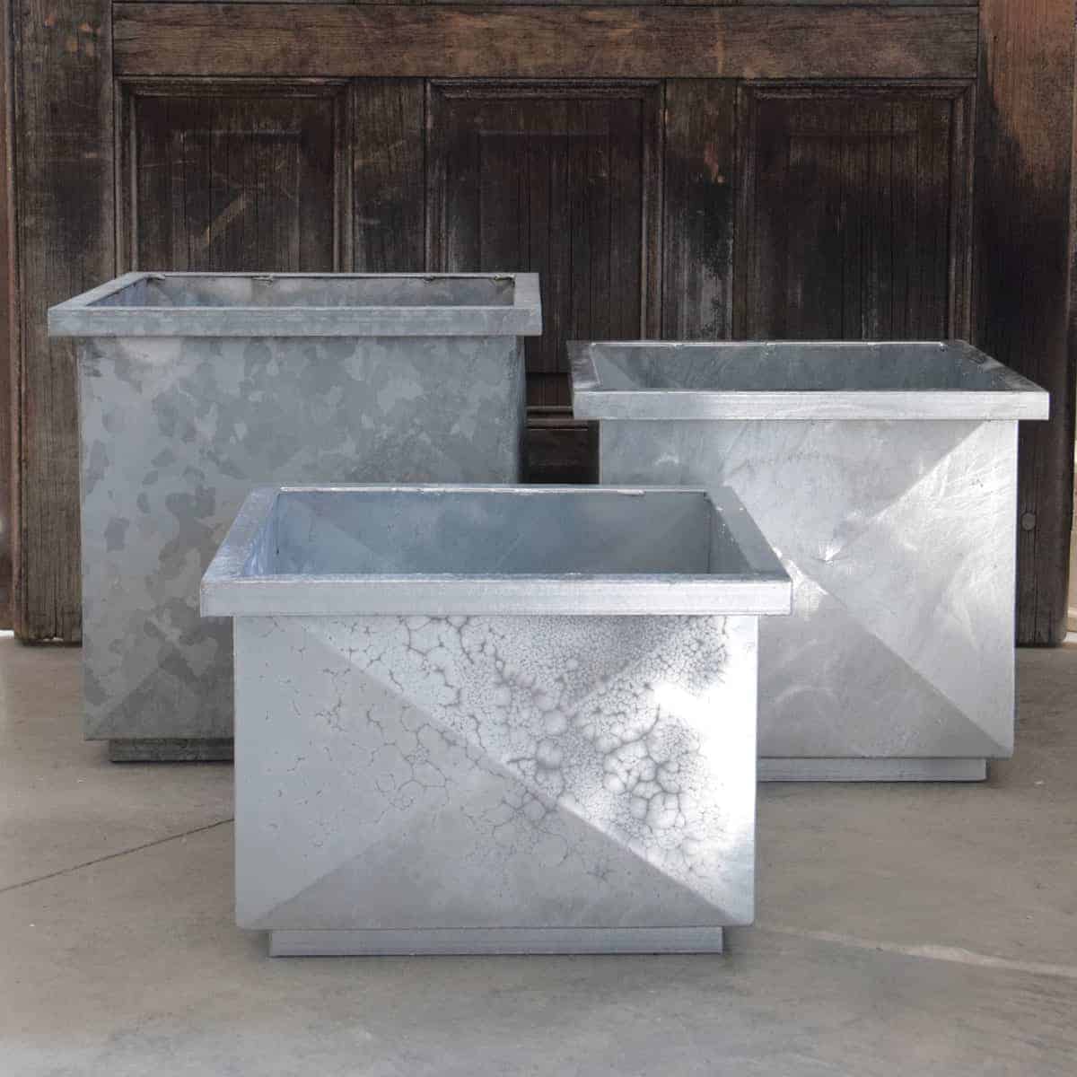 Zinc Versailles Box Planter RT Facts