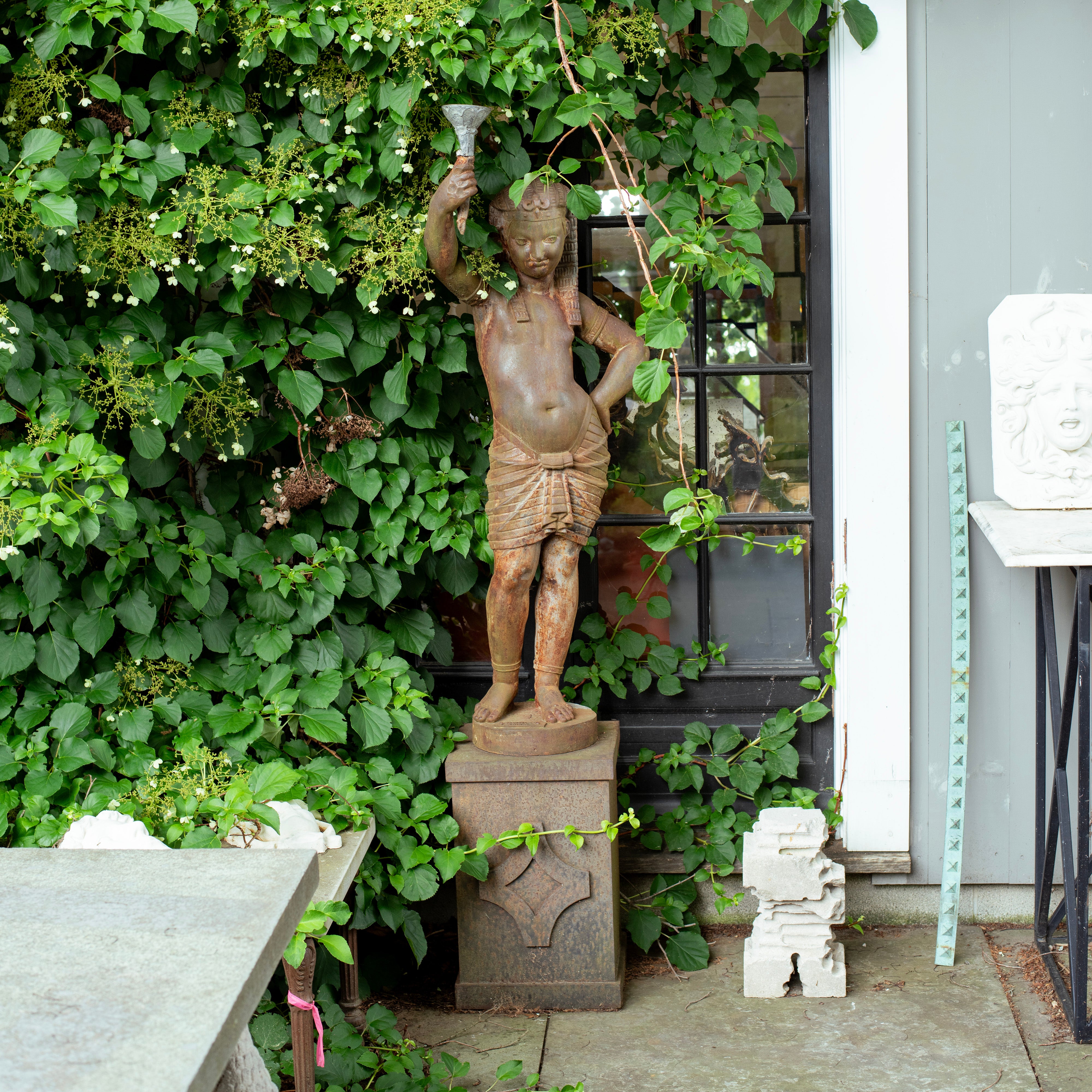Garden Sculpture – RT Facts