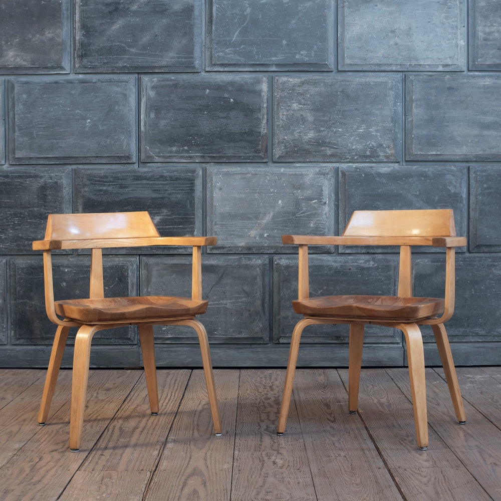 Pair of Bauhaus W199 Chairs by Walter Gropius – RT Facts